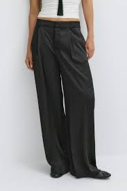 elastic-waist wide-leg trousers (or wide-leg lounge pants).