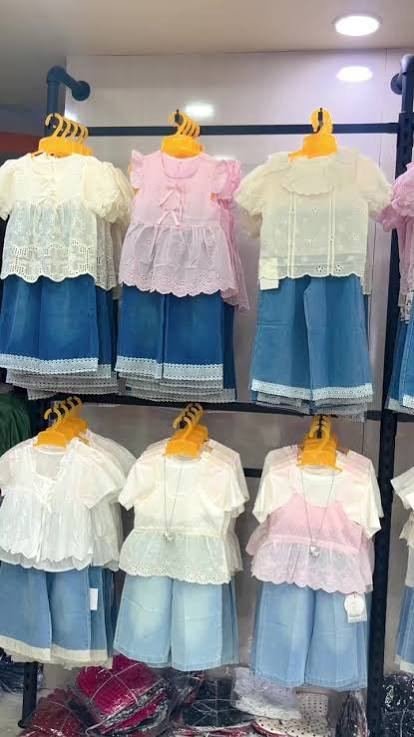 Girl's 2-Piece Lace Collar Shirt and Denim Pants Set