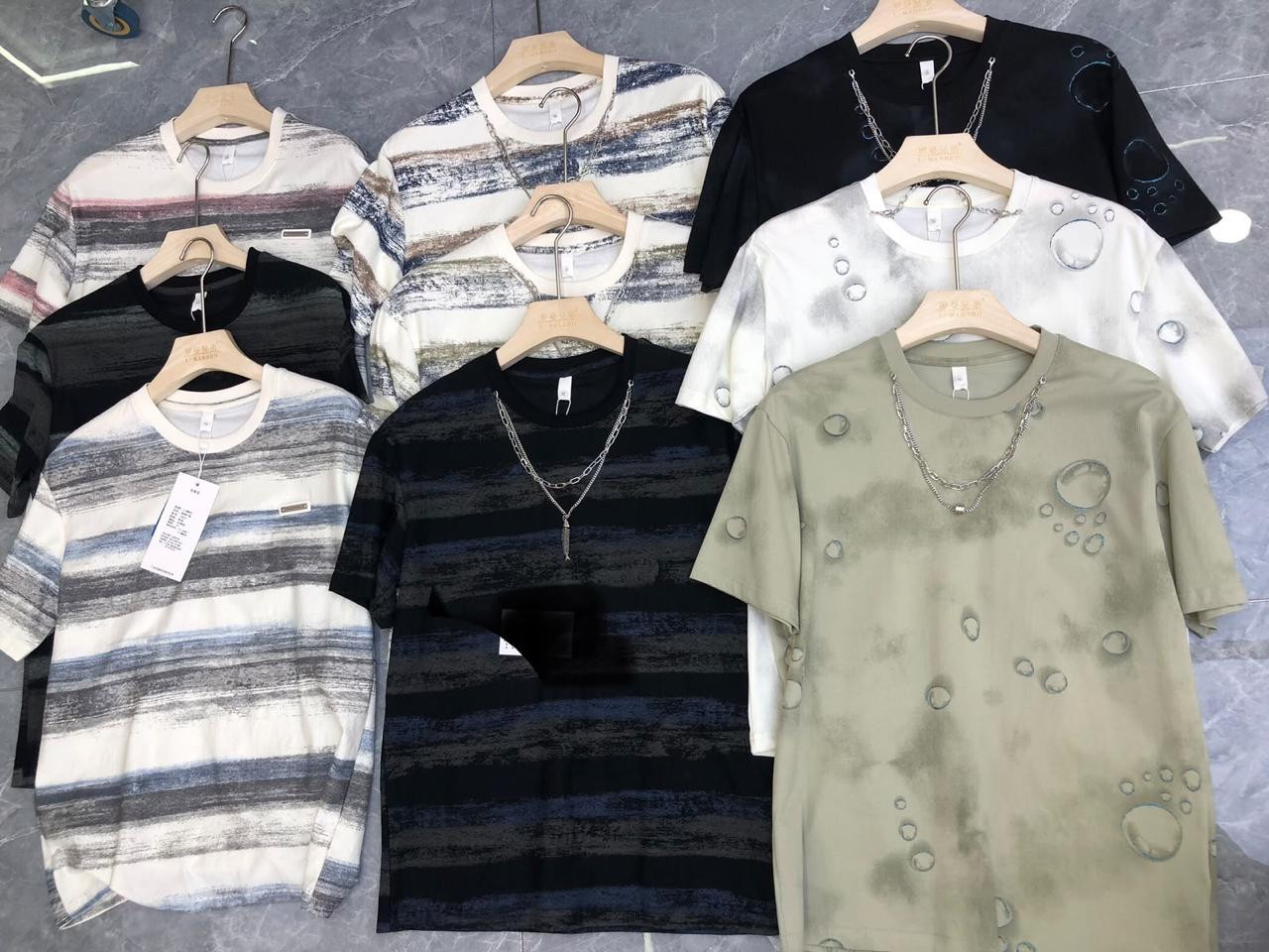 Tie-Dye Chain T-Shirt – Bold Design, Streetwear Style.